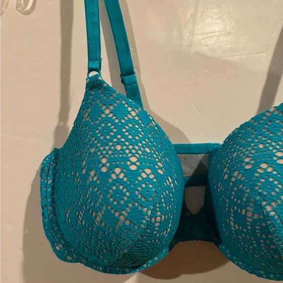 Victoria's Secret Teal Lace Push-Up Bra - Picture 3 of 10